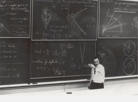 Dr. Richard Feynman during the Special Lecture: the Motion of Planets Around the Sun U.S. Department of Energy ريتشارد فاينمان